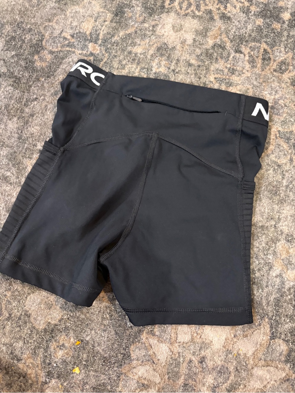 Nike Pro Black Women's Athletic Compression Shorts - Picture 2 of 3